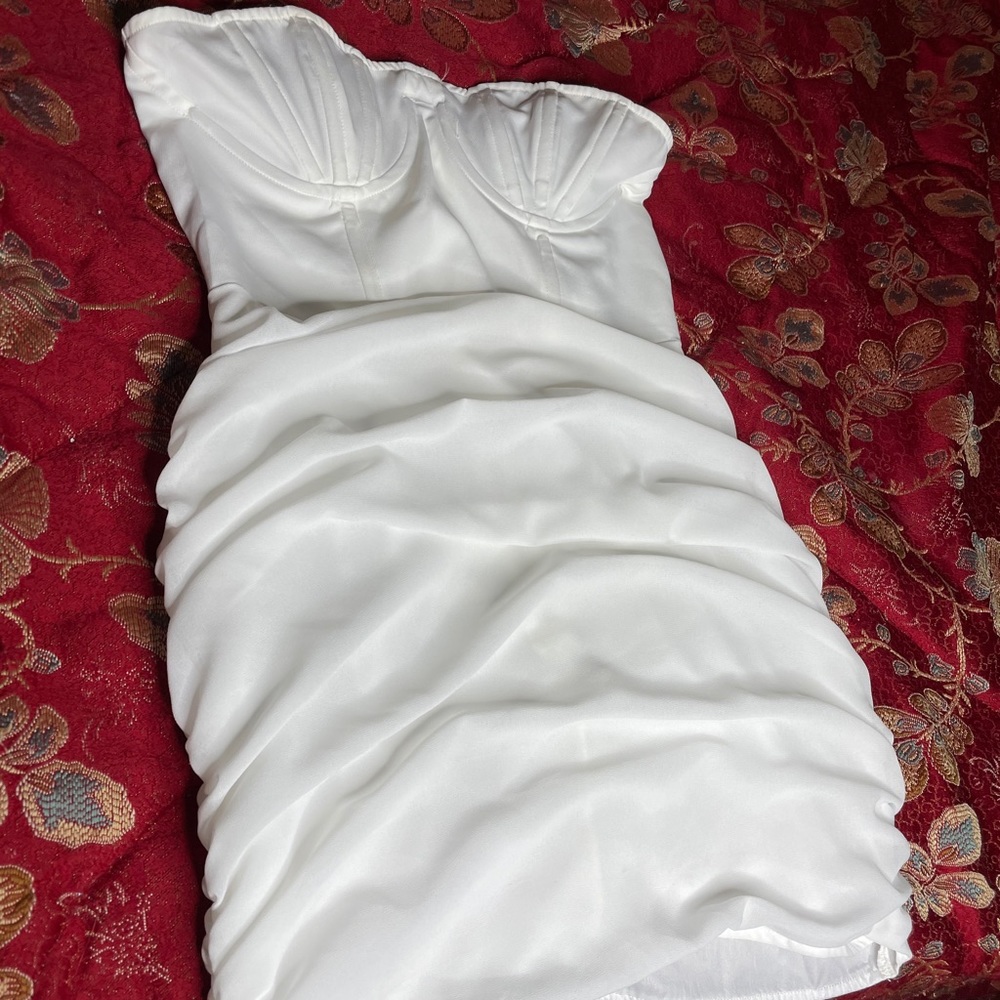 Strapless white dress Size 4 (small) fits accurate